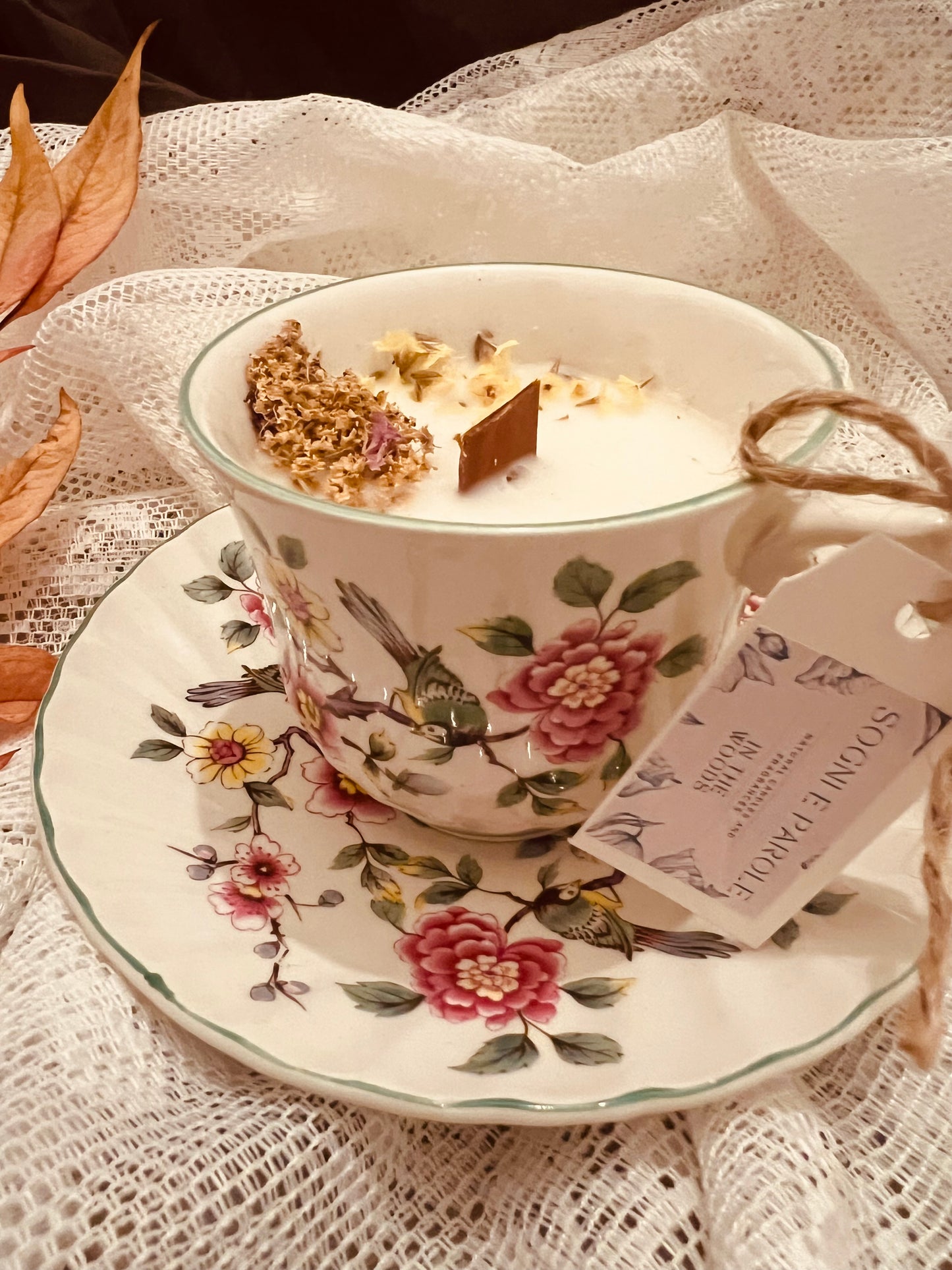 Candela in tazza vintage inglese con fiori rosa e uccellini
