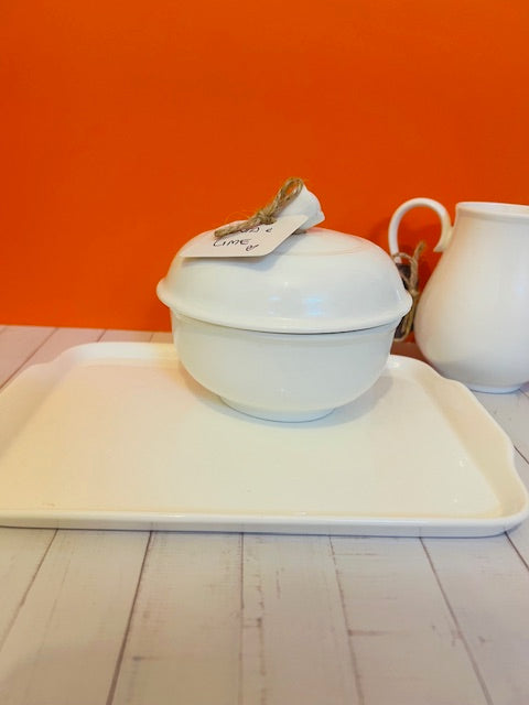 Completo zuccheriera e lattiera inglesi con vassoio