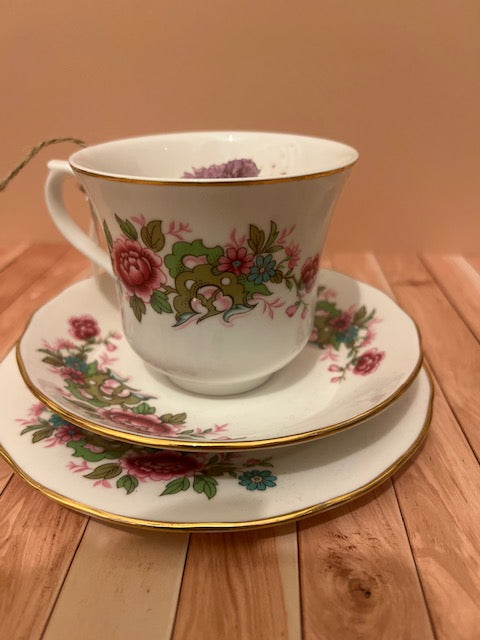 Candela in tazza vintage inglese con fiori rosa