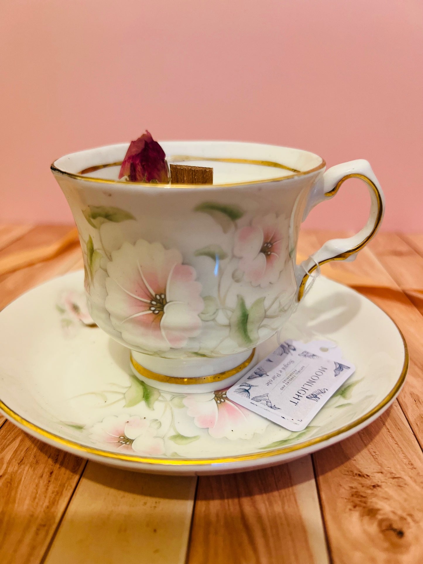 Candela in tazza vintage inglese con colori pastello rosa e verde