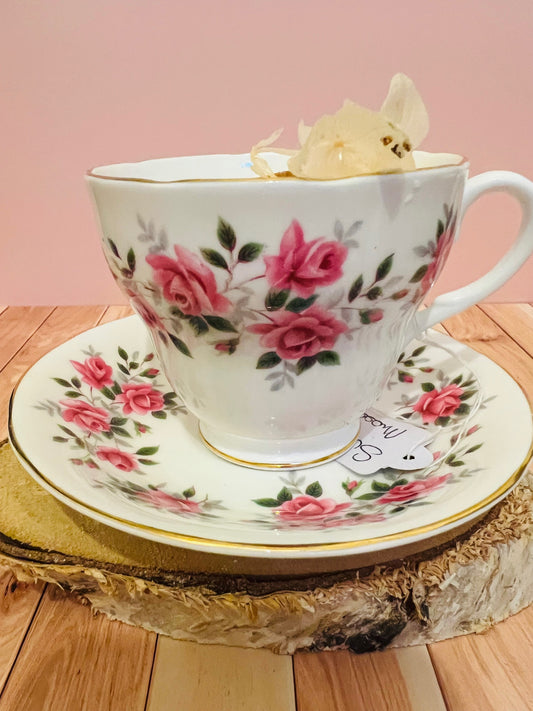 Candela in tazza vintage inglese con roselline rosa e bordi oro