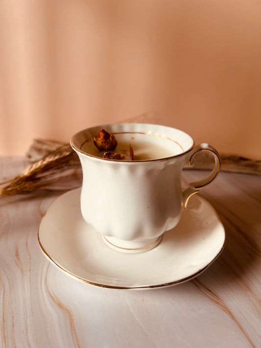 Candela in tazza vintage inglese bianca