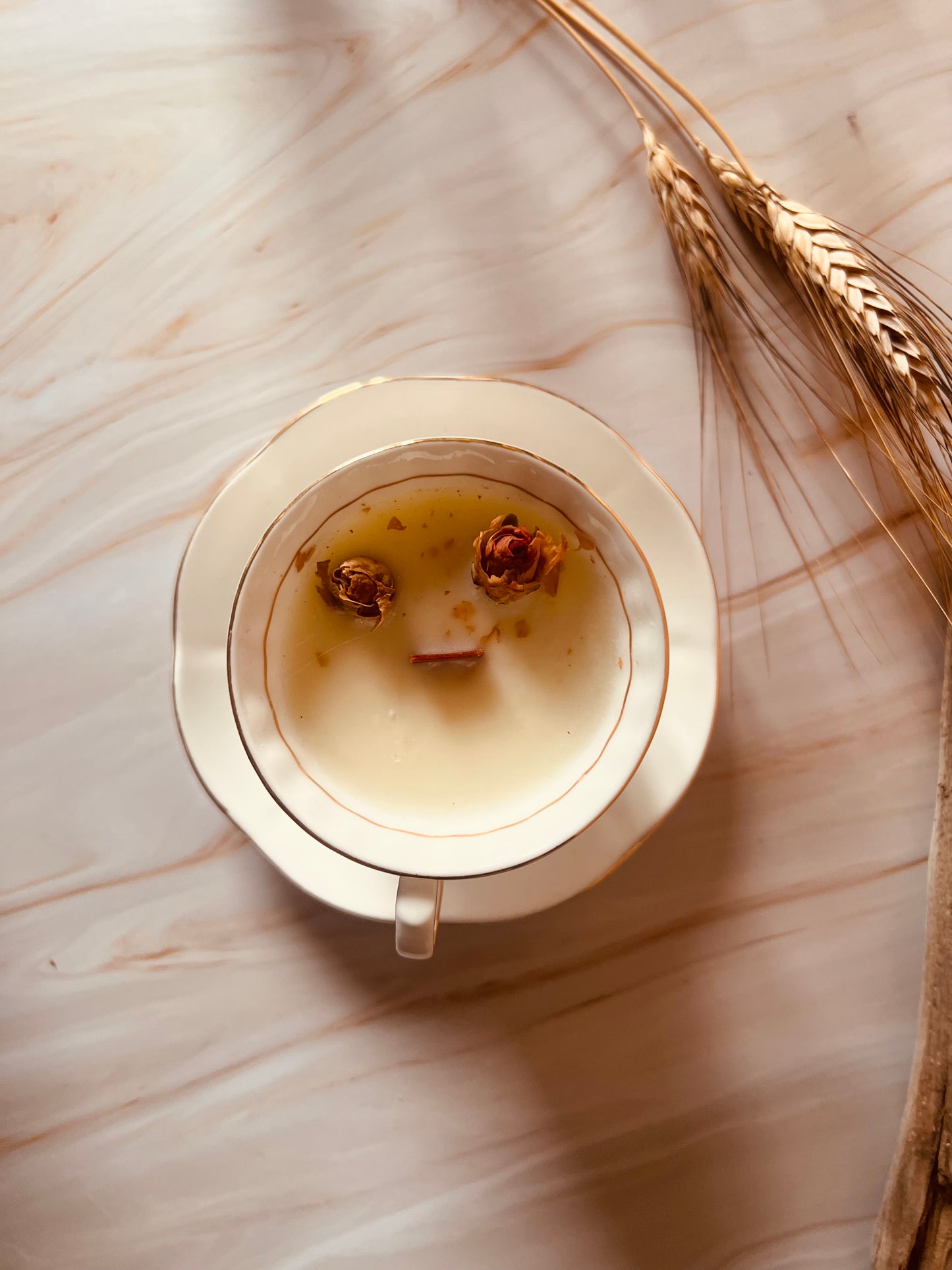 Candela in tazza vintage inglese bianca
