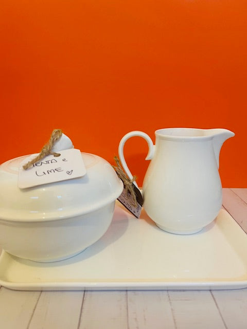 Completo zuccheriera e lattiera inglesi con vassoio