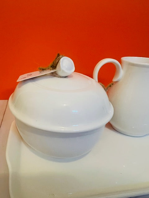 Completo zuccheriera e lattiera inglesi con vassoio