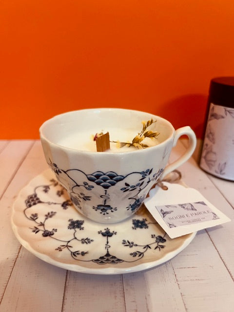 Tazza inglese vintage con decori blu